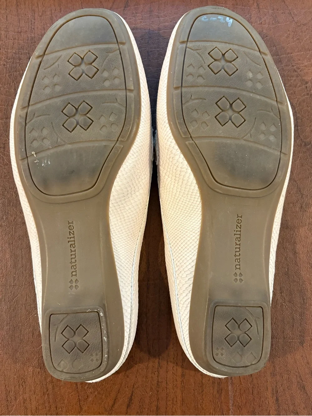 Naturalizer Women's Light Beige Loafer Mules